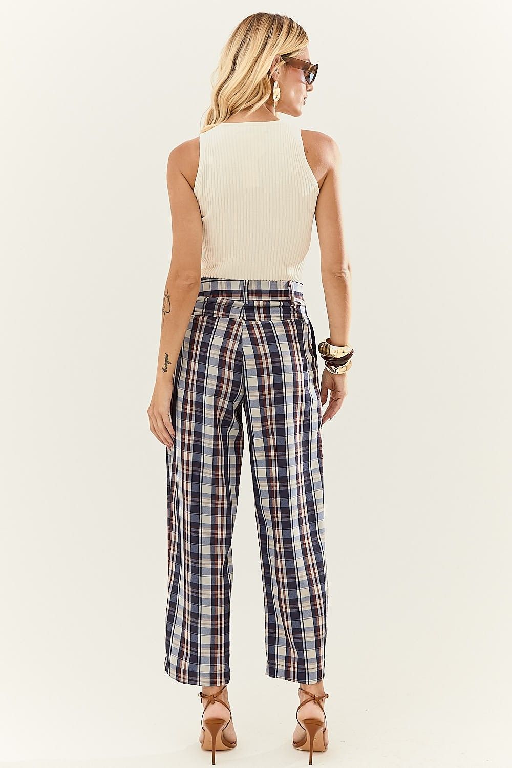 Blusa Regata Cropped em Tricot com Gola Celine