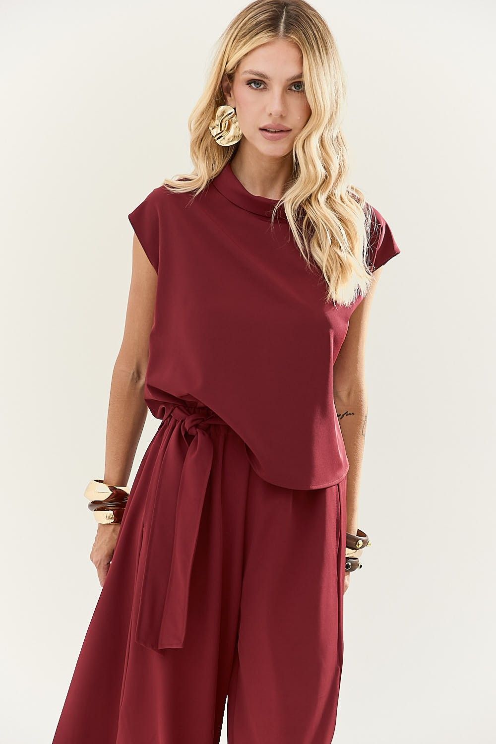 Blusa Feminina Manga Curta com Gola Alta Rosana