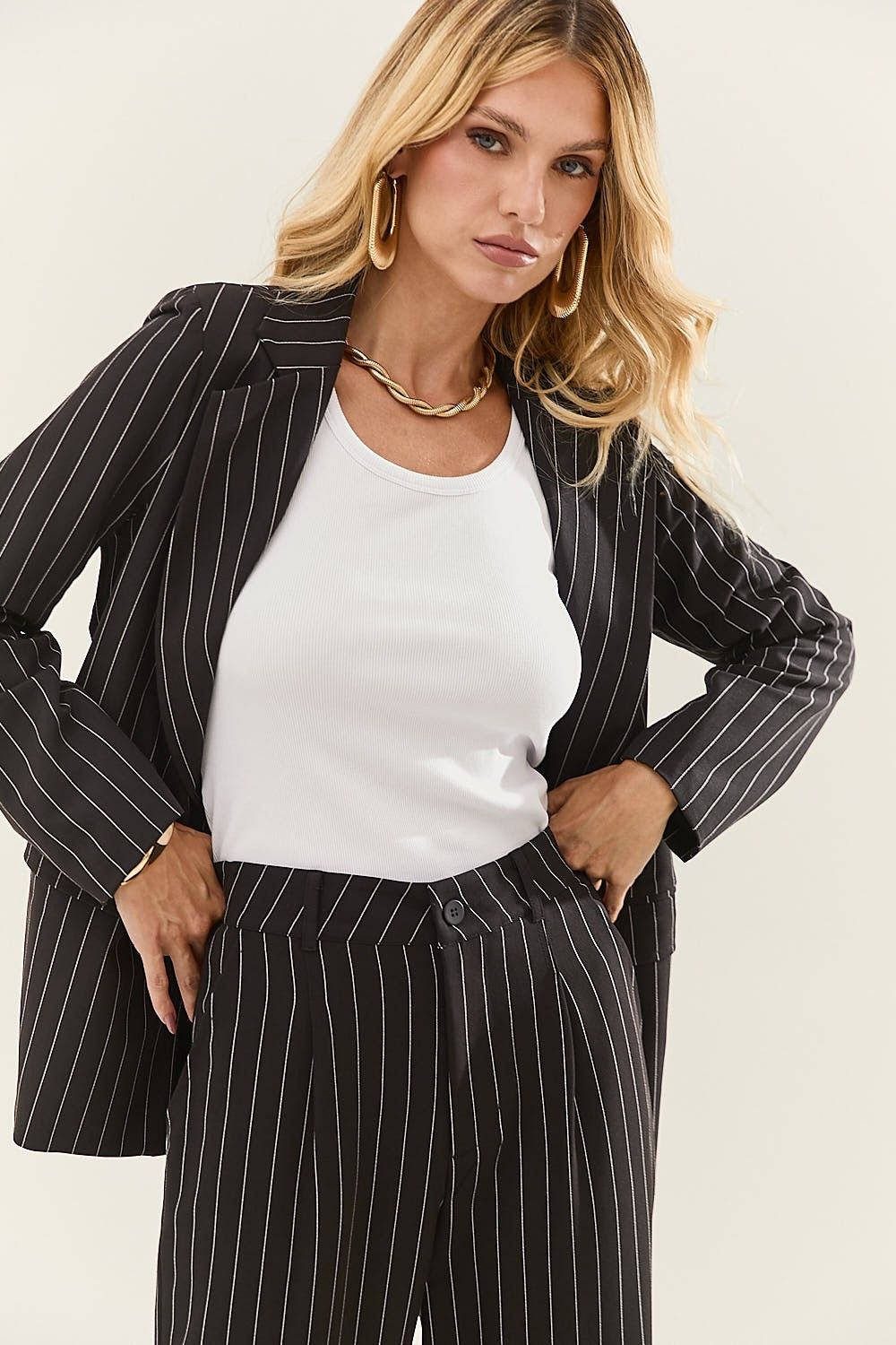 Blazer Alfaiataria Feminino Listras Preto e Branco Guilhermina