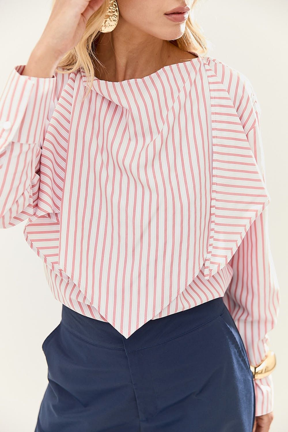 Camisa Feminina Listrada com Lenço Removível Lara