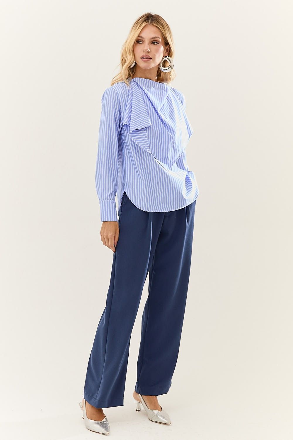 Camisa Feminina Listrada com Lenço Removível Lara