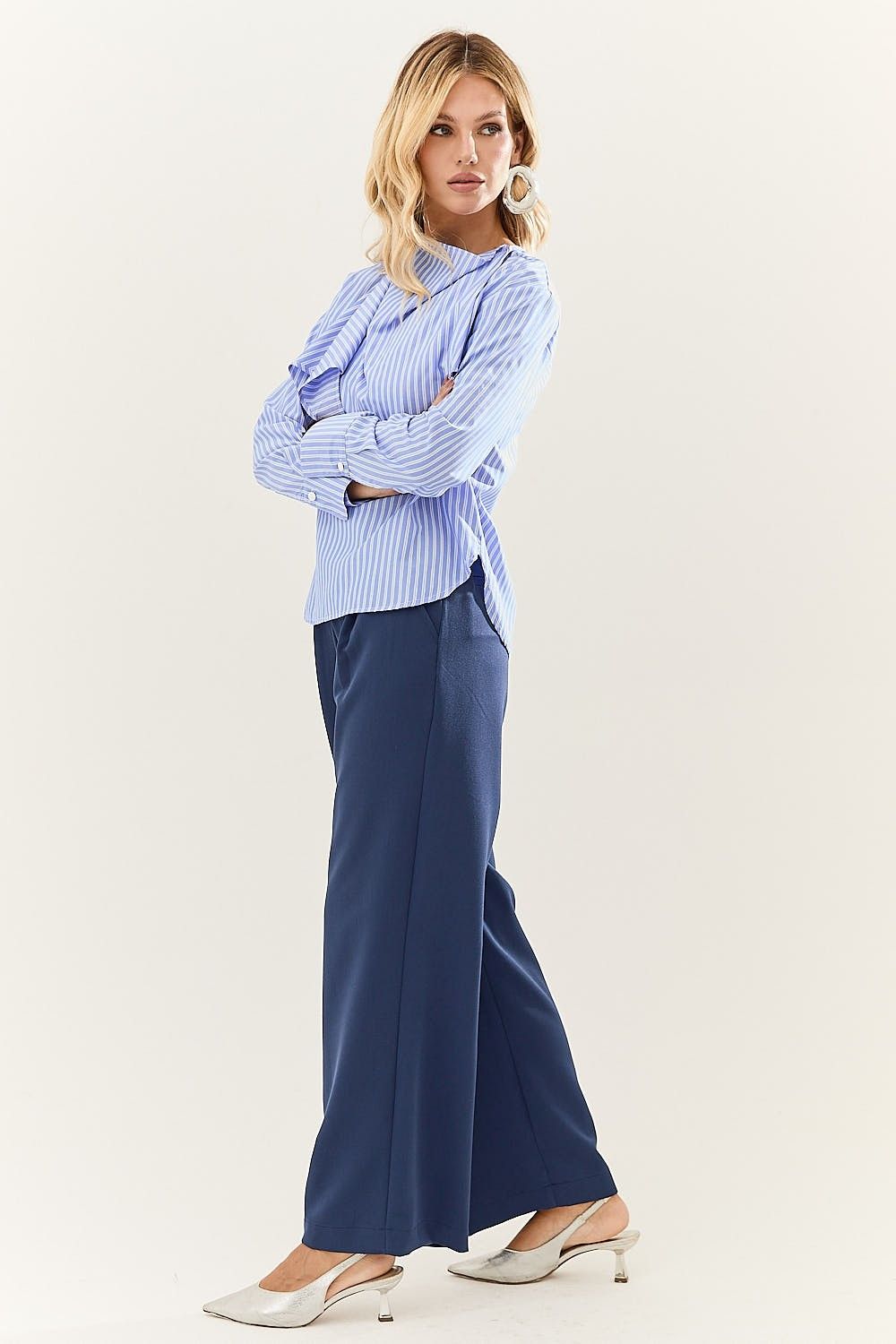 Camisa Feminina Listrada com Lenço Removível Lara