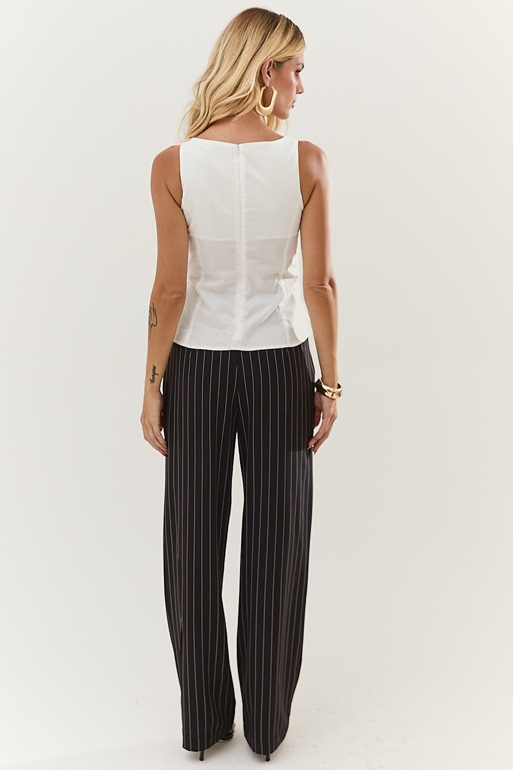 Blusa Branca Feminina com Detalhes Laços Emanuelle