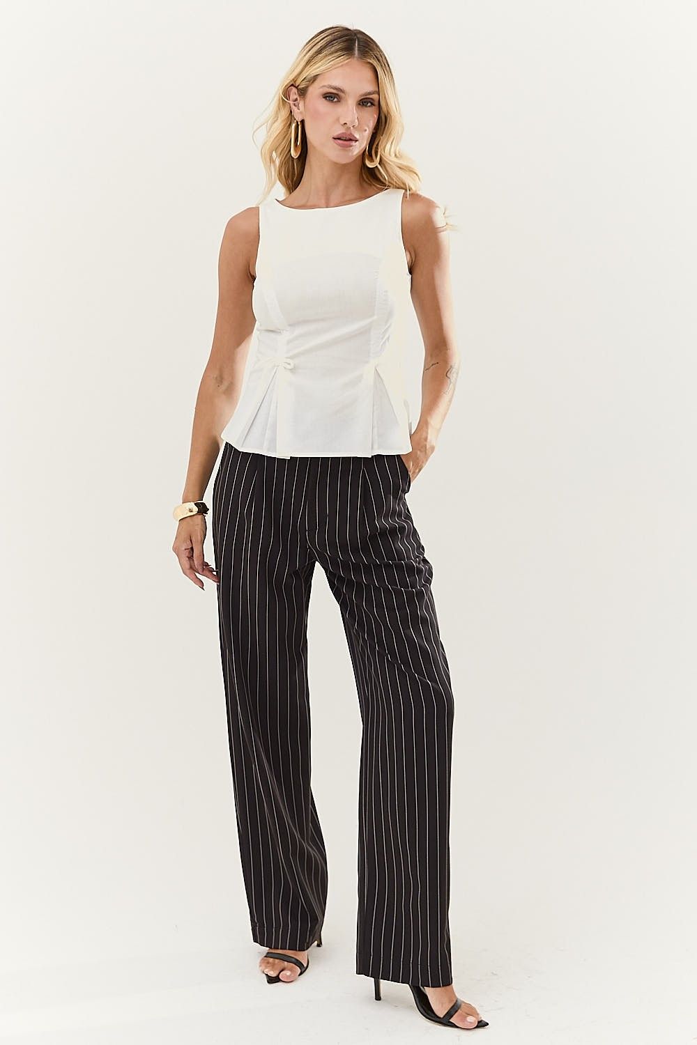 Blusa Branca Feminina com Detalhes Laços Emanuelle