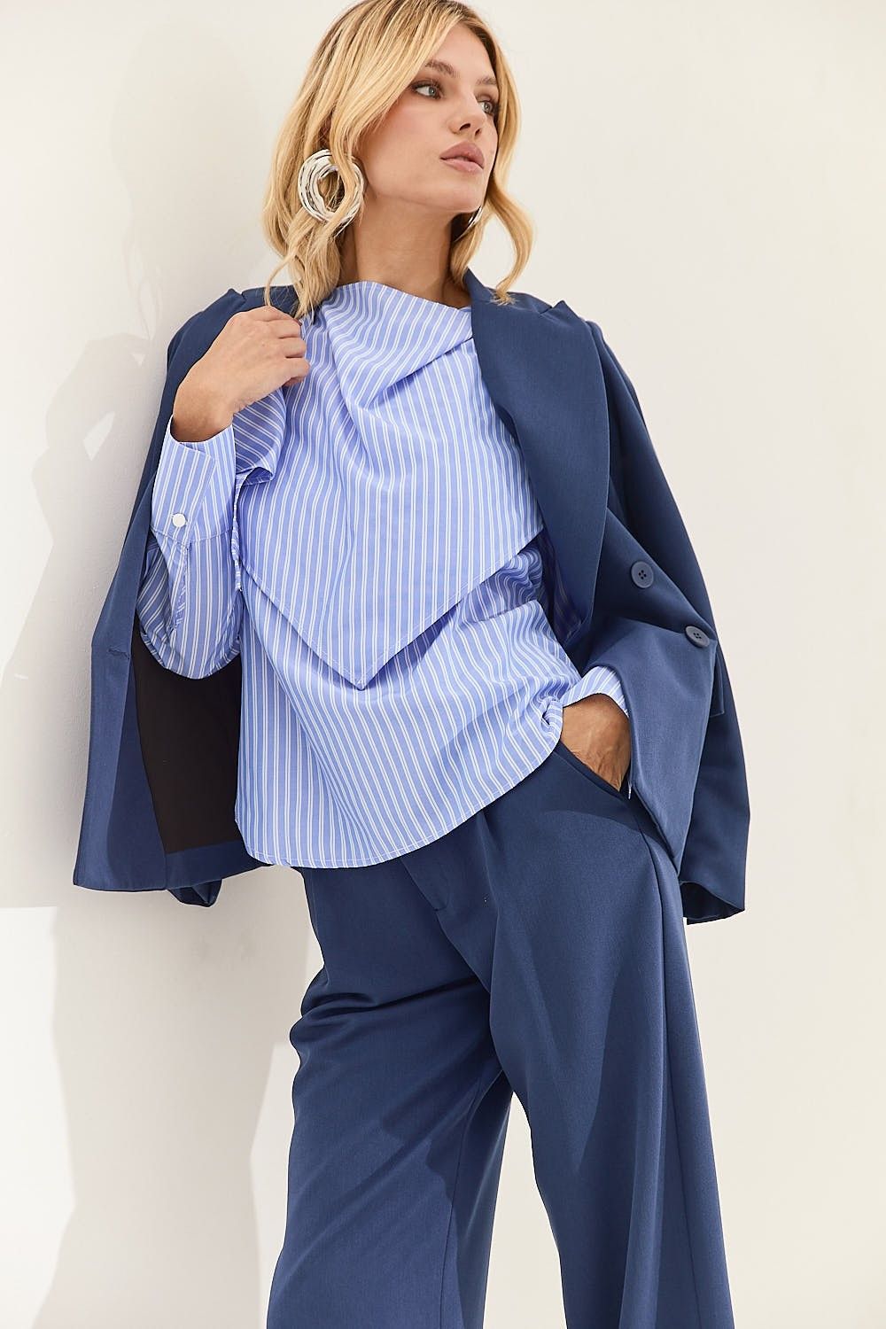 Blazer Alfaiataria Feminino Detalhe Botões Lexi