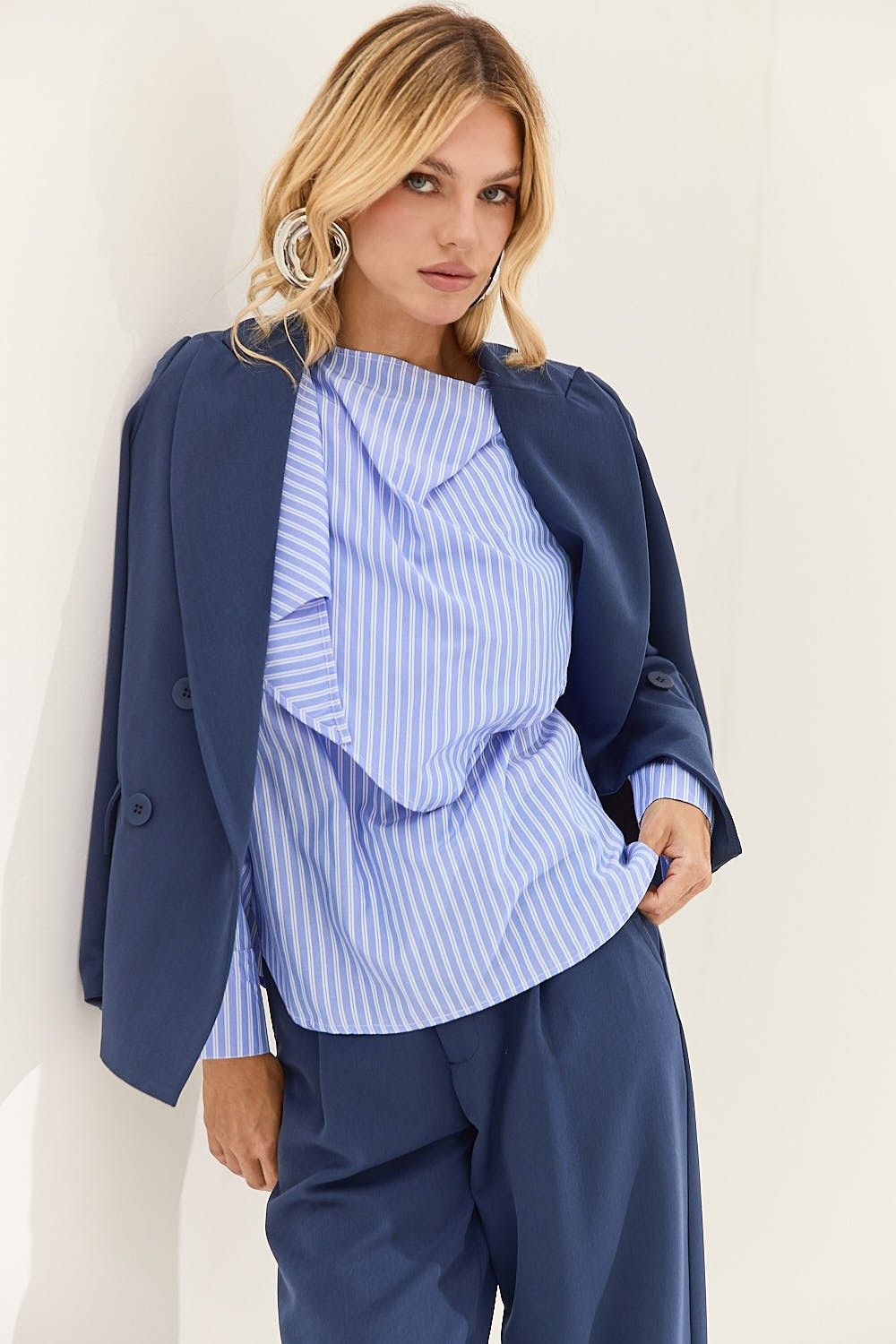 Blazer Alfaiataria Feminino Detalhe Botões Lexi