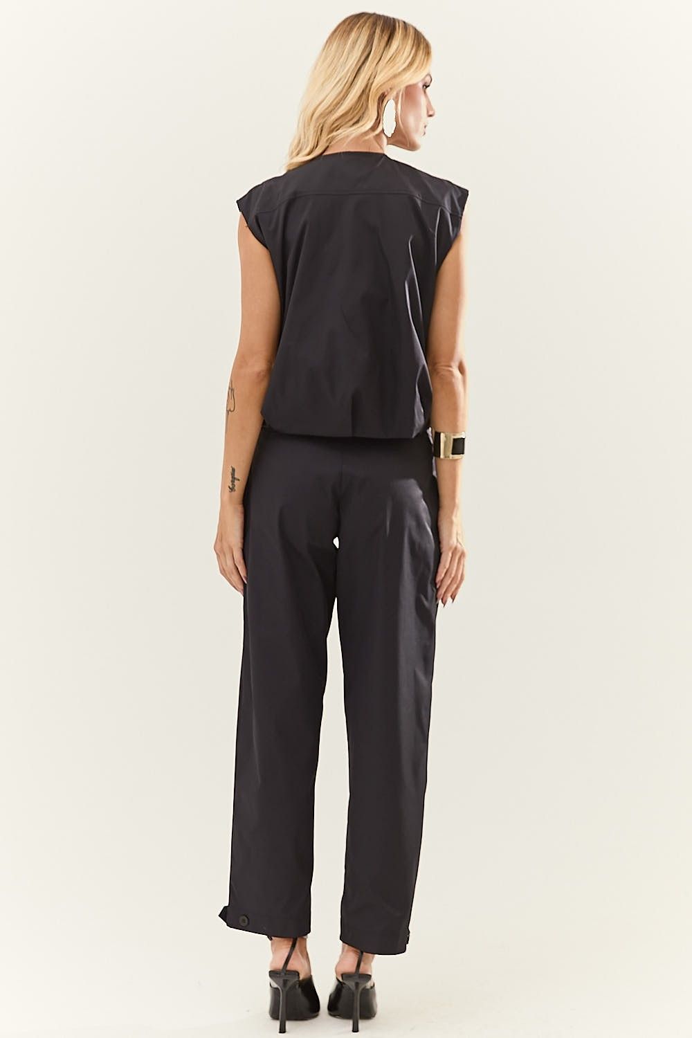  Calça Feminina com Detalhe Barra Botões Marcela