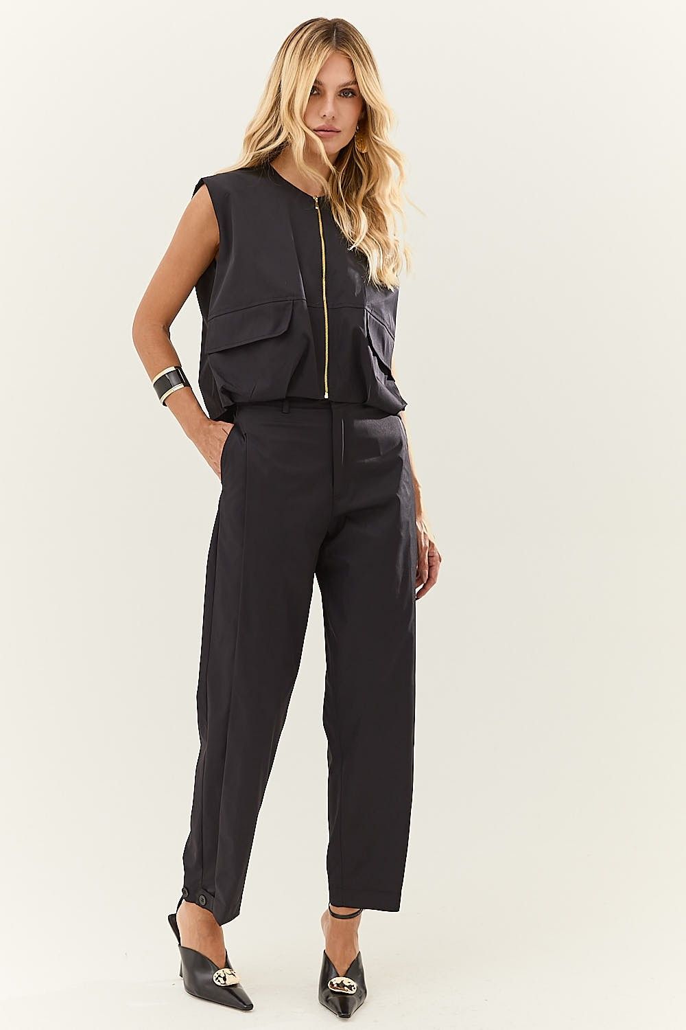  Calça Feminina com Detalhe Barra Botões Marcela
