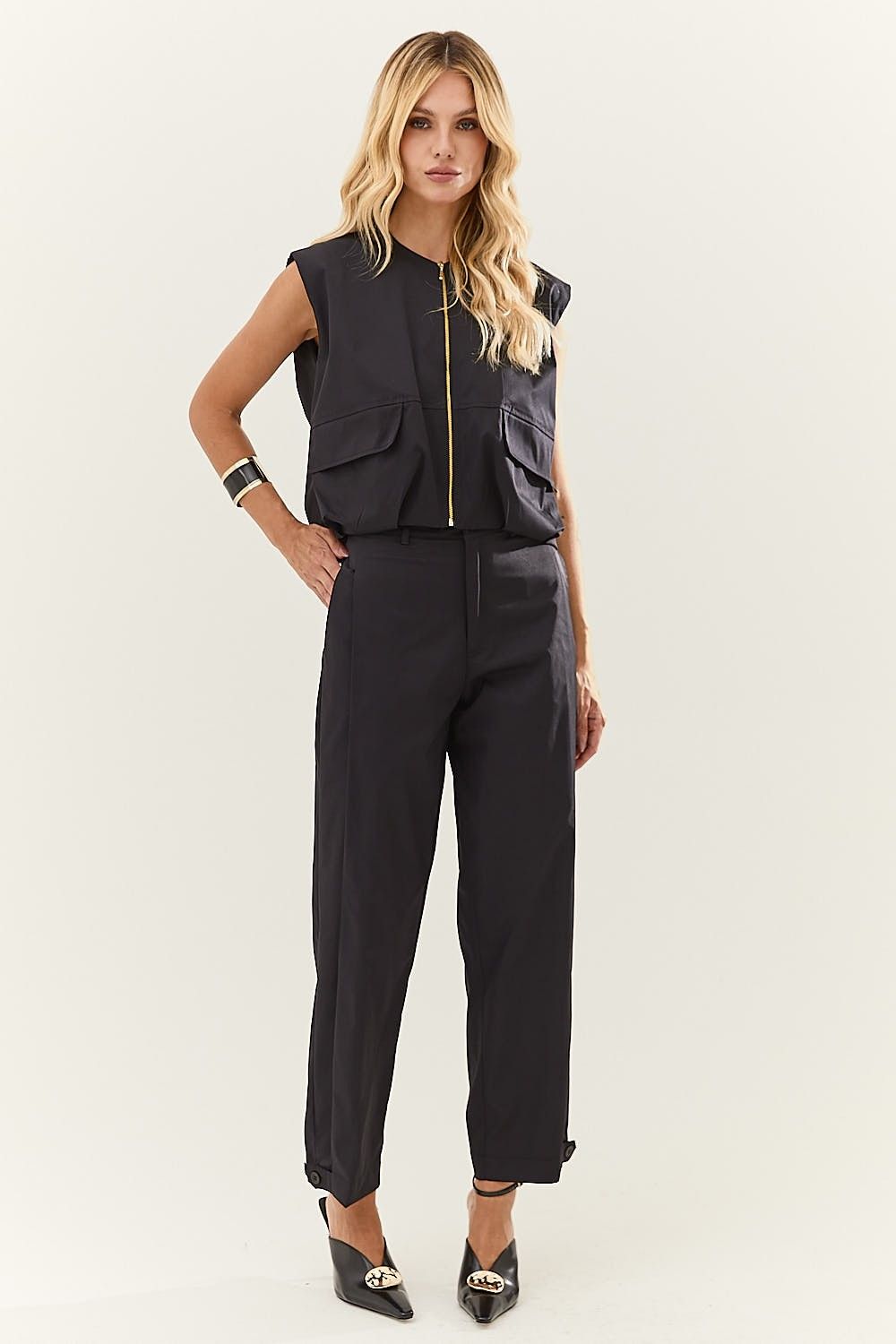  Calça Feminina com Detalhe Barra Botões Marcela