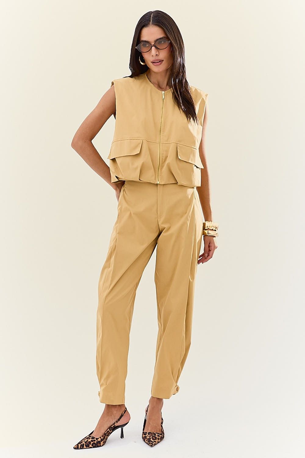  Calça Feminina com Detalhe Barra Botões Marcela