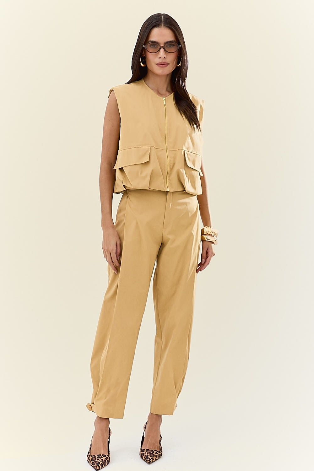  Calça Feminina com Detalhe Barra Botões Marcela