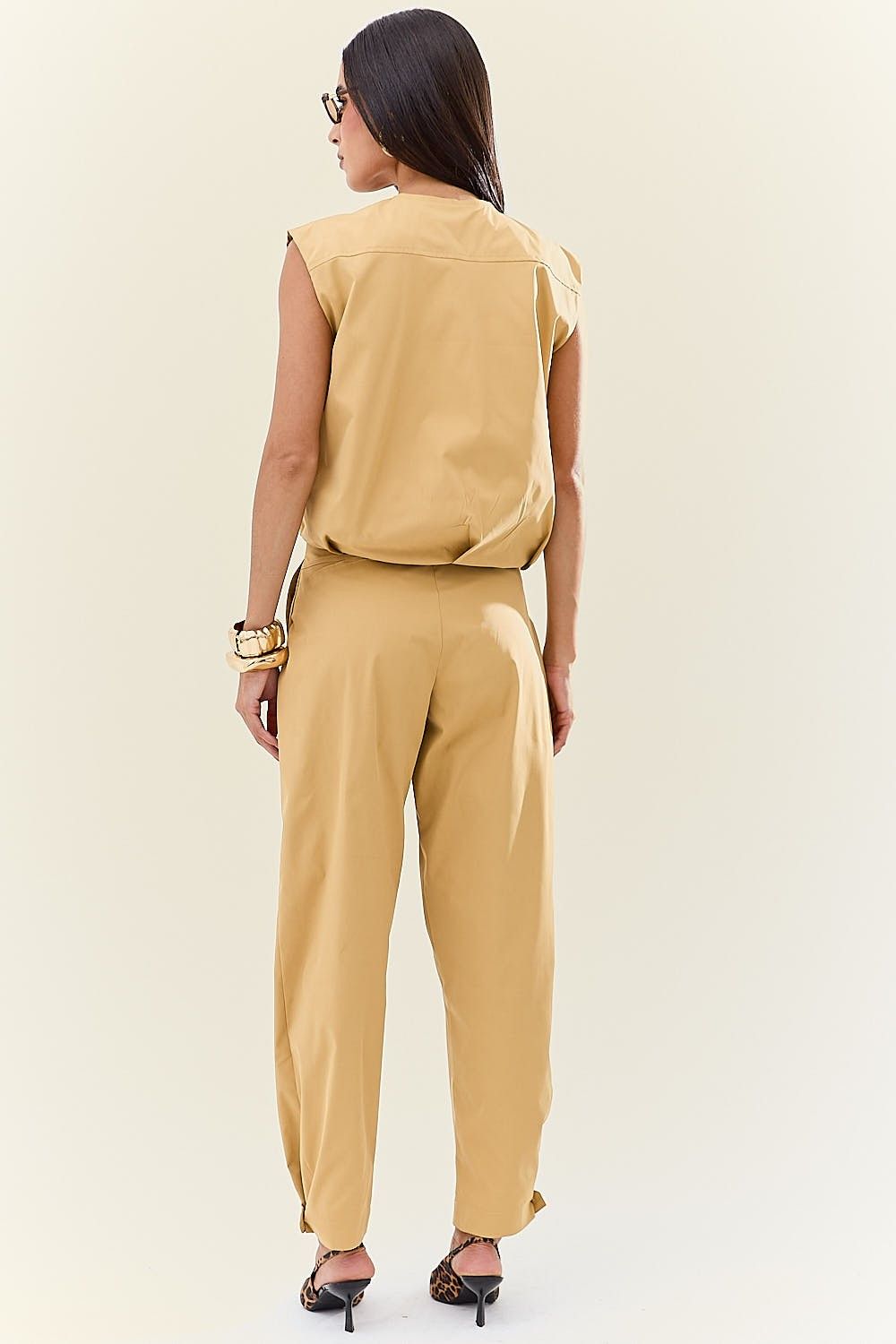  Calça Feminina com Detalhe Barra Botões Marcela