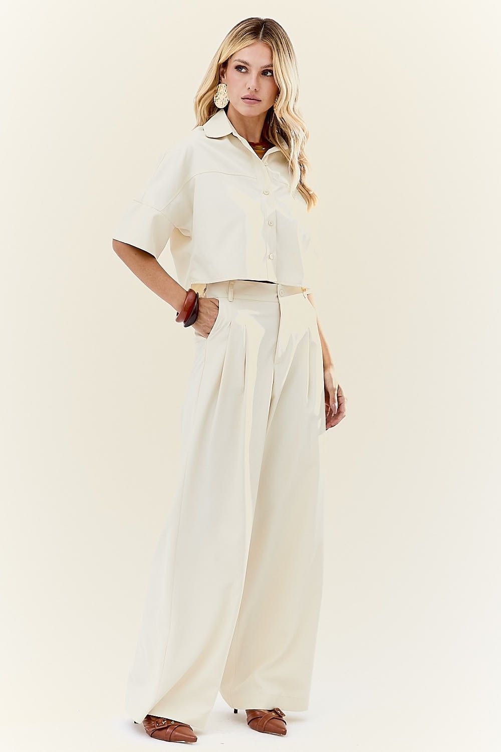 Calça Pantalona  com Pregas e Bolsas Daniela