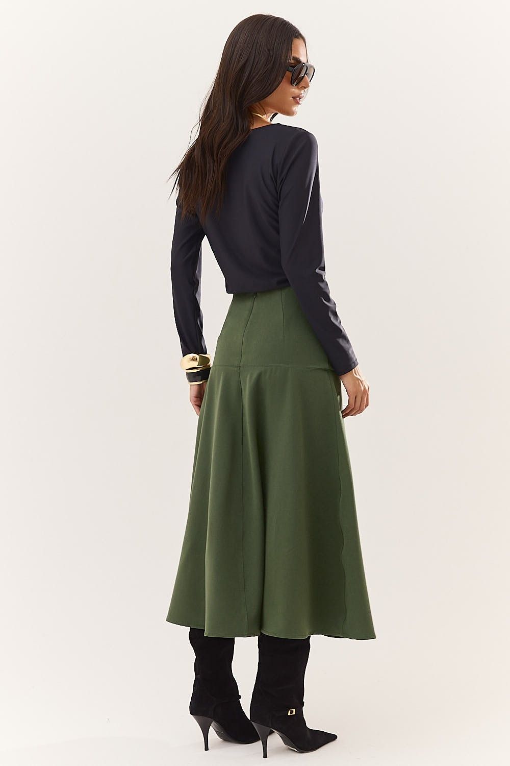 Blusa Feminina Manga Longa e Gola Canoa Preta Nelly