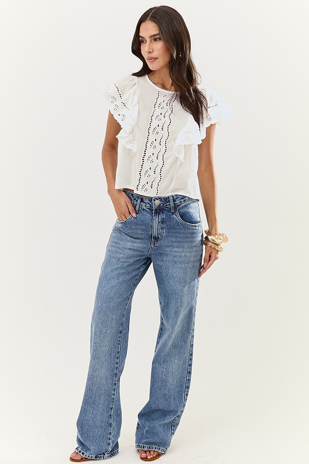 Blusa com Mangas e Detalhes Bordados Bruna