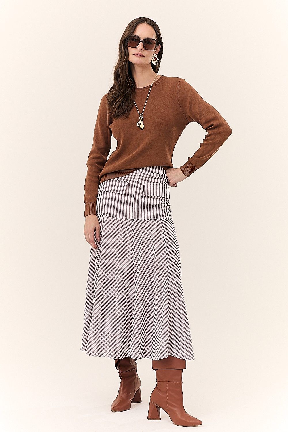 Blusa Feminina Básica Tricot e Detalhes Canelados Nair
