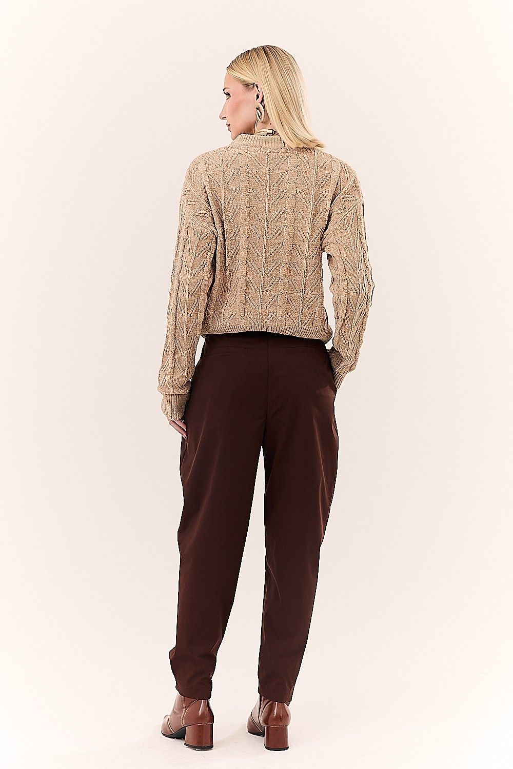 Calça Feminina com Pregas e Bolsos Melissa