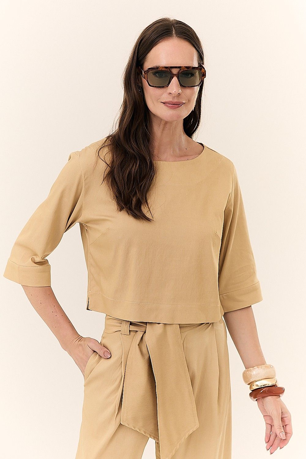 Blusa  Gola Canoa e Detalhe Mangas Anna