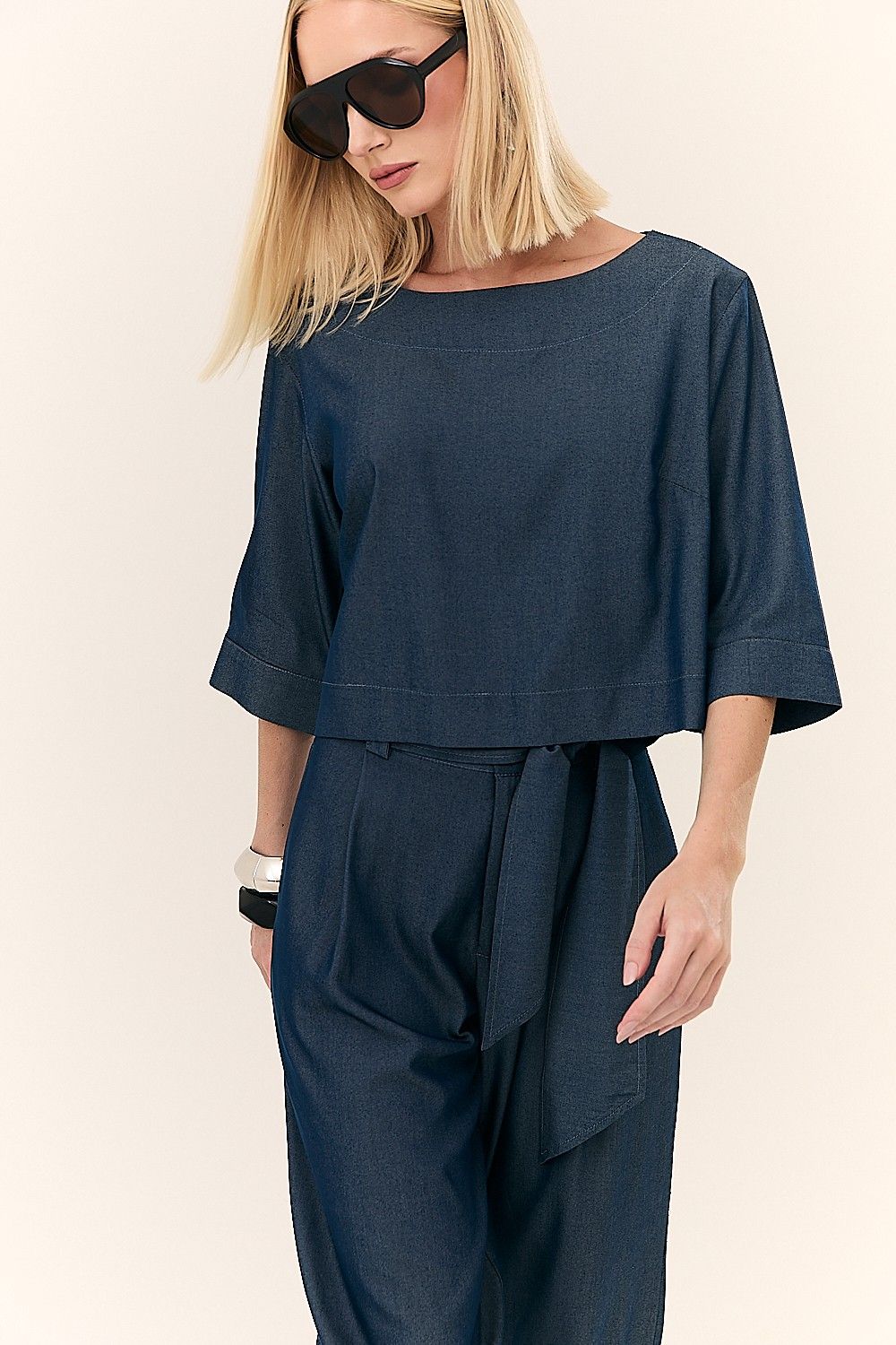 Blusa  Gola Canoa e Detalhe Mangas Anna