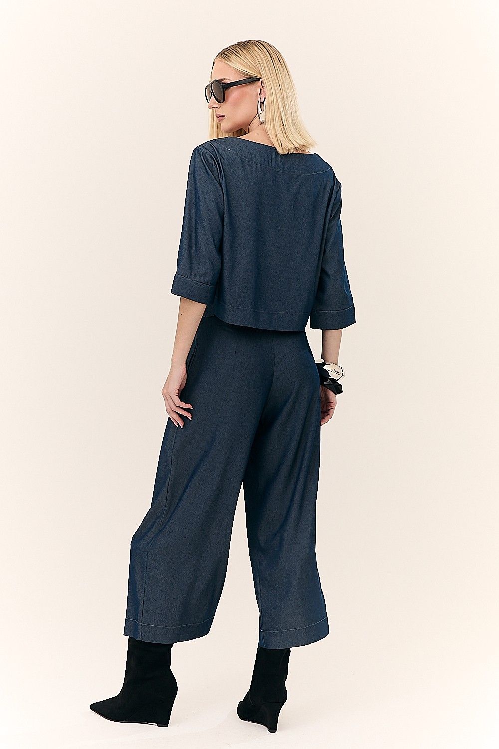 Blusa  Gola Canoa e Detalhe Mangas Anna