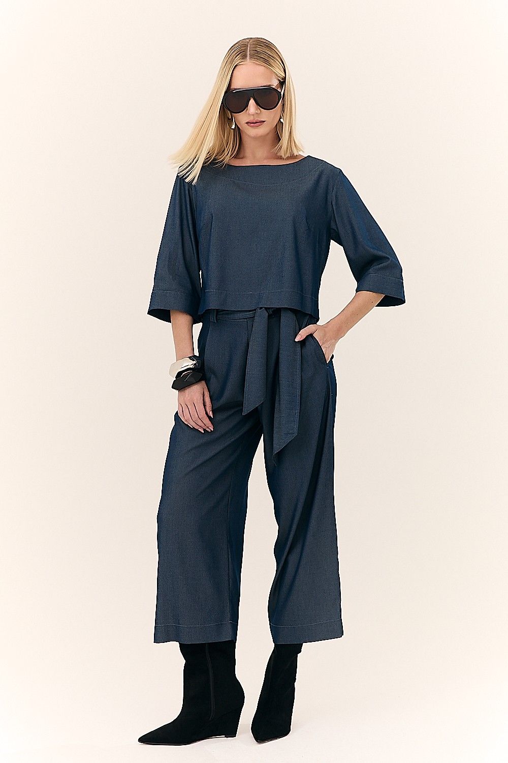 Blusa  Gola Canoa e Detalhe Mangas Anna