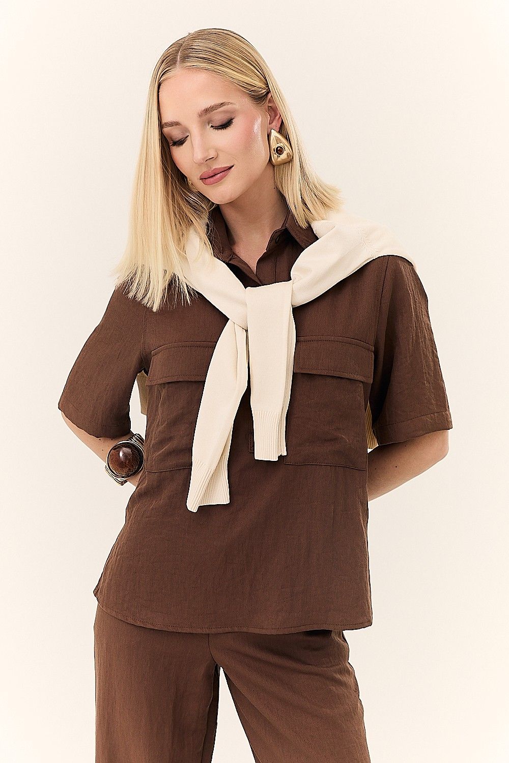 Blusa Manga Curta com Botões e Bolsos Livia