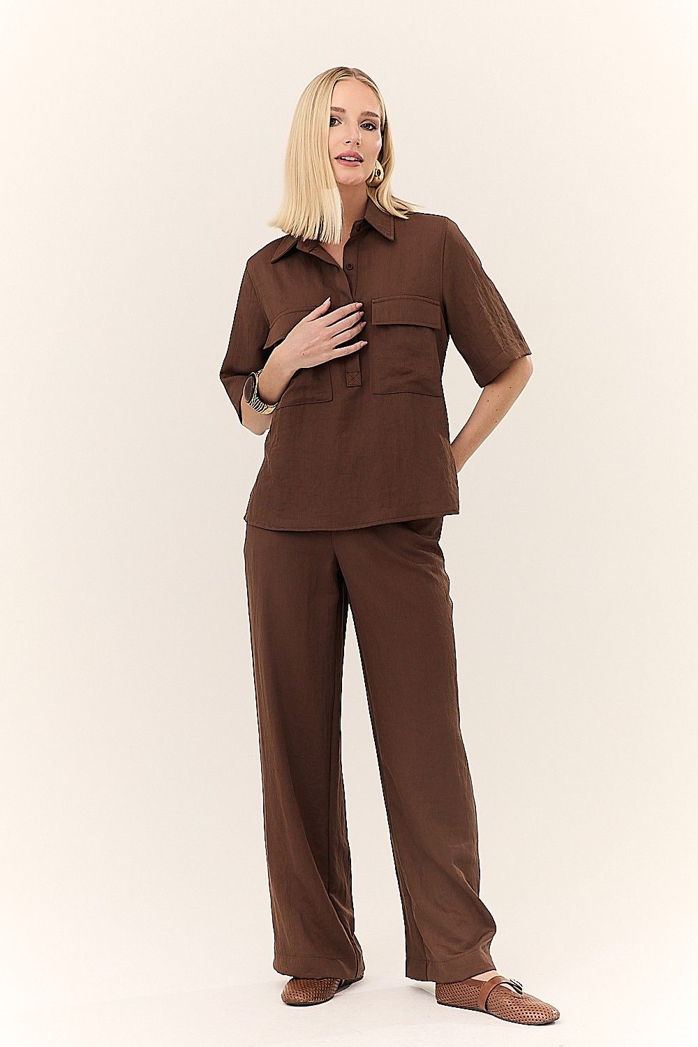 Calça Pantalona Bolsos e Detalhe Cós Livia 