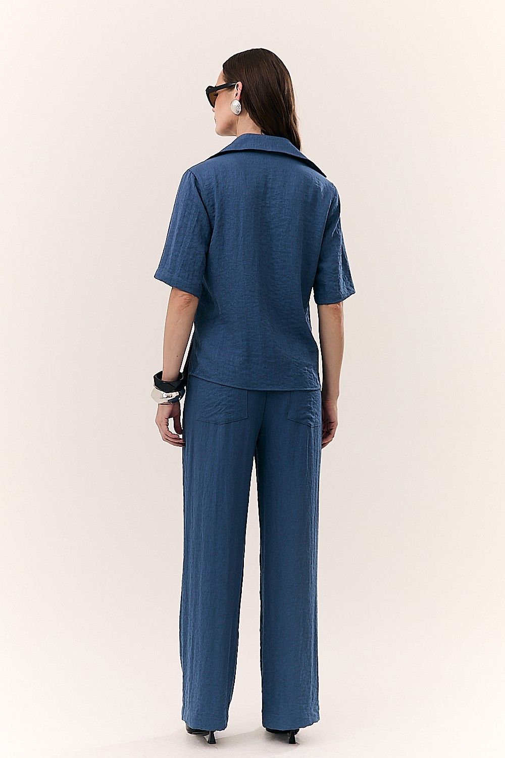 Calça Pantalona Bolsos e Detalhe Cós Livia 