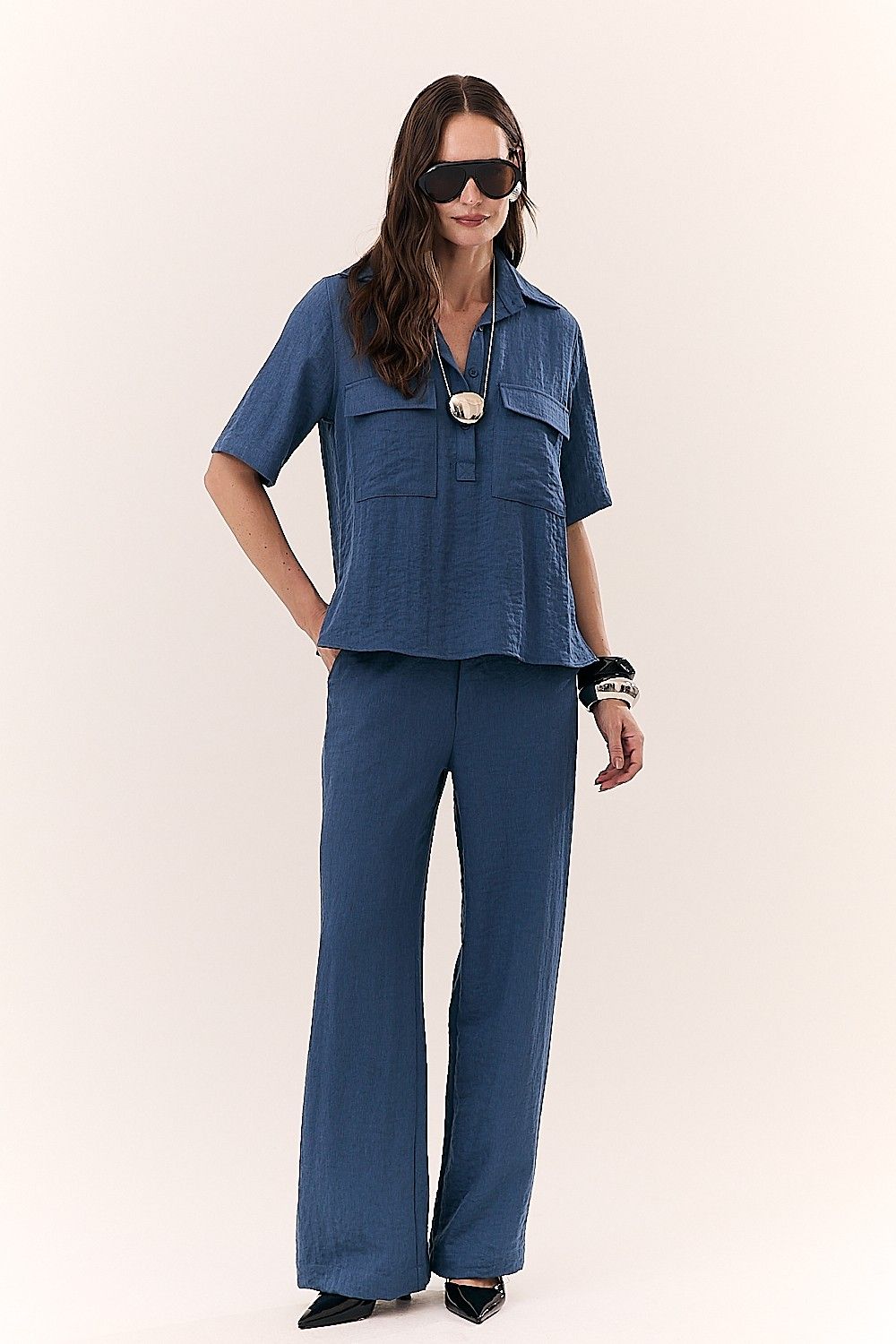 Calça Pantalona Bolsos e Detalhe Cós Livia 