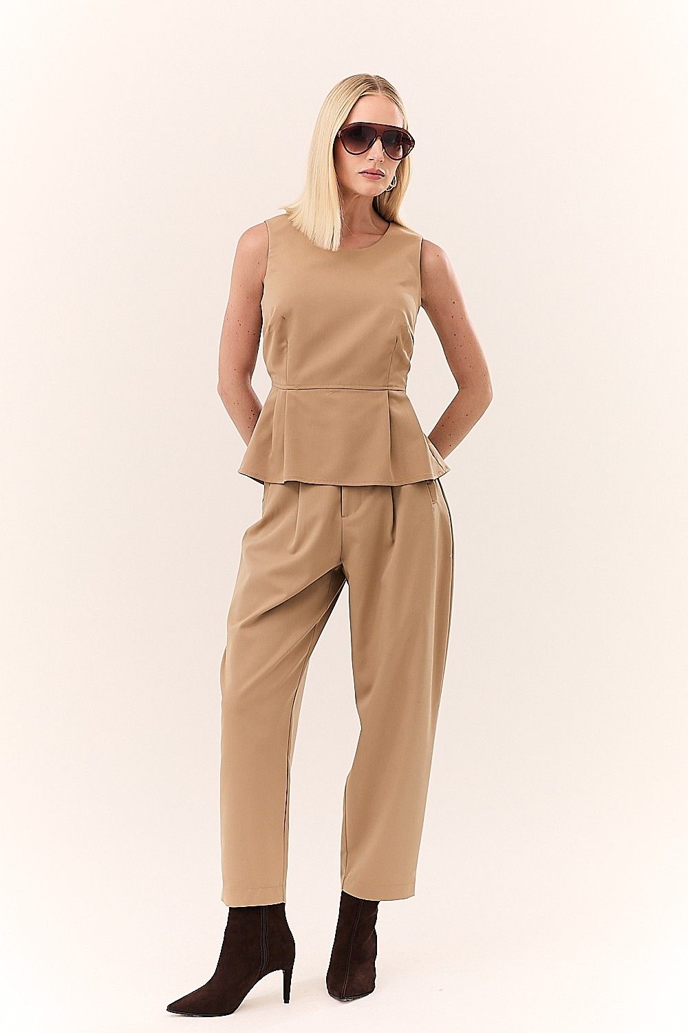 Calça Barrel Feminina com Pregas Simone