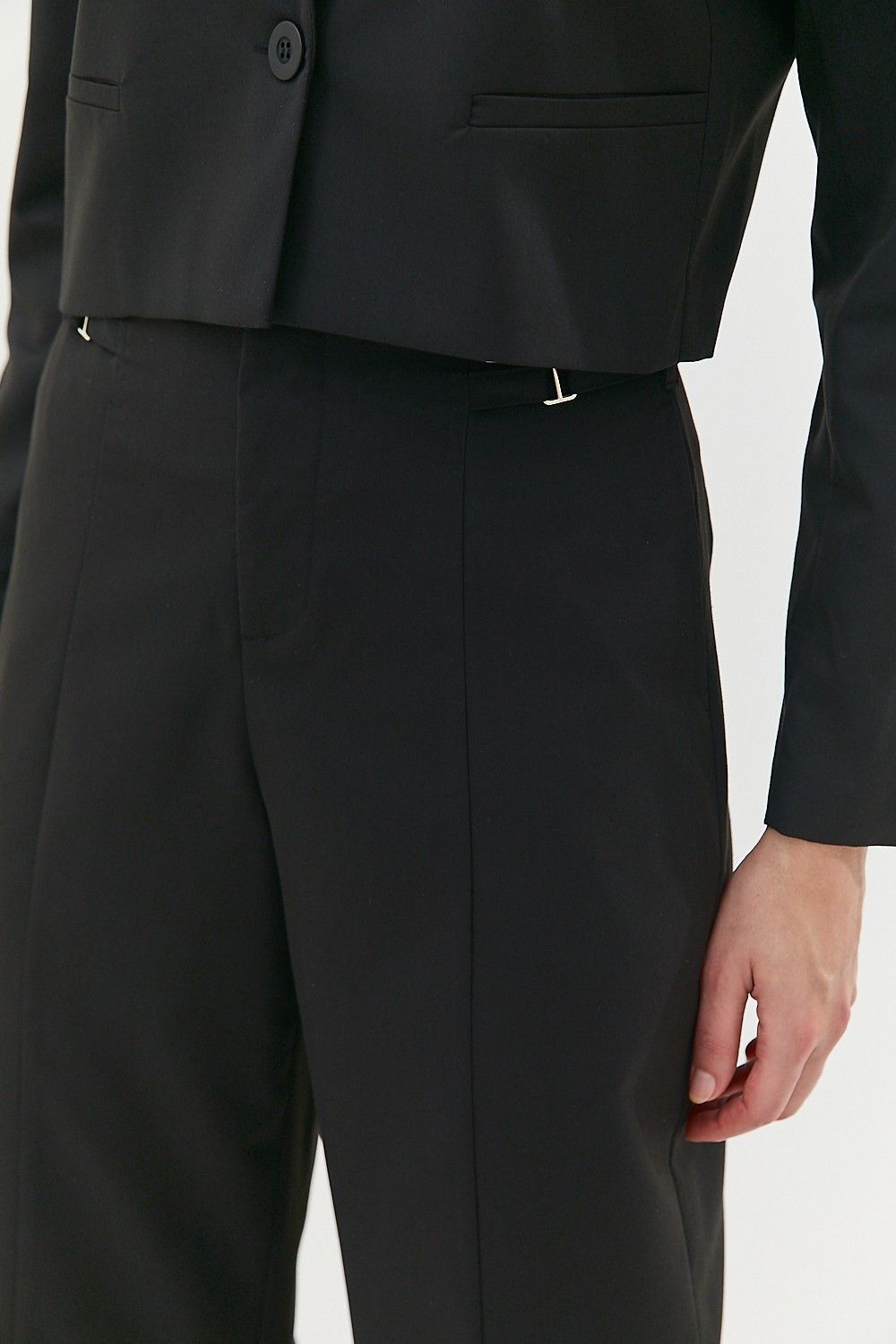 Calça Pantalona Feminina Friso e Detalhe Cós Simone