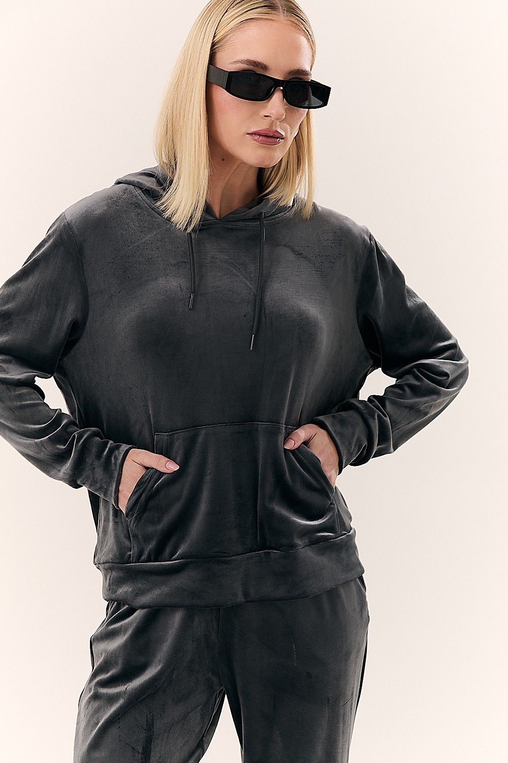 Blusa Feminina Comfy em Plush com Capuz e Bolsos Lorena