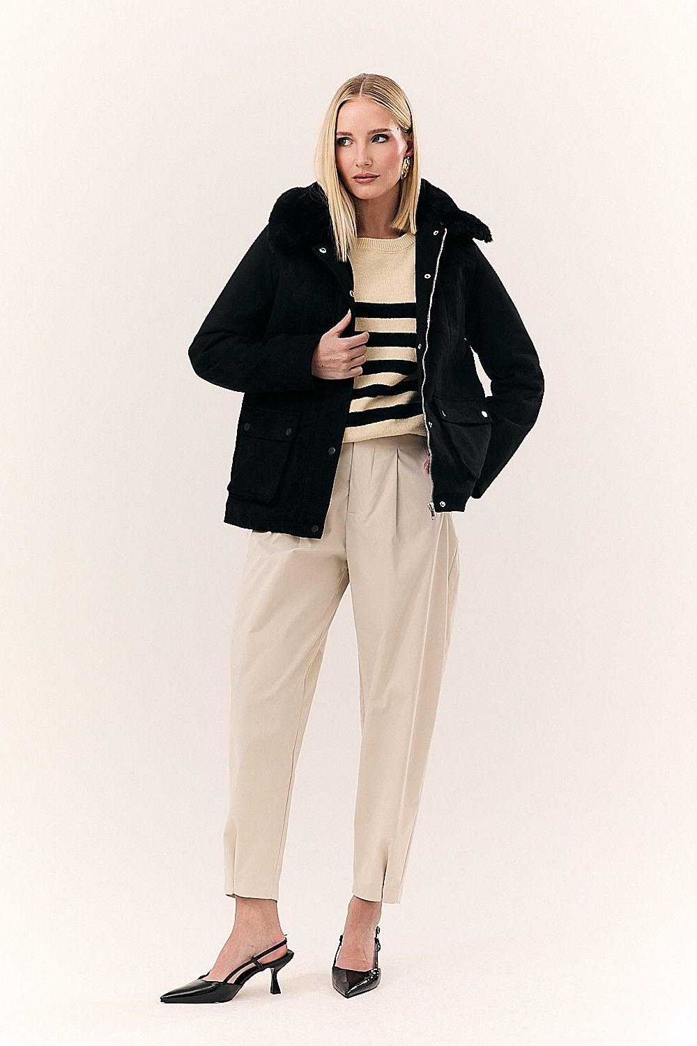 Casaco em Suede com Gola e Capuz Laura