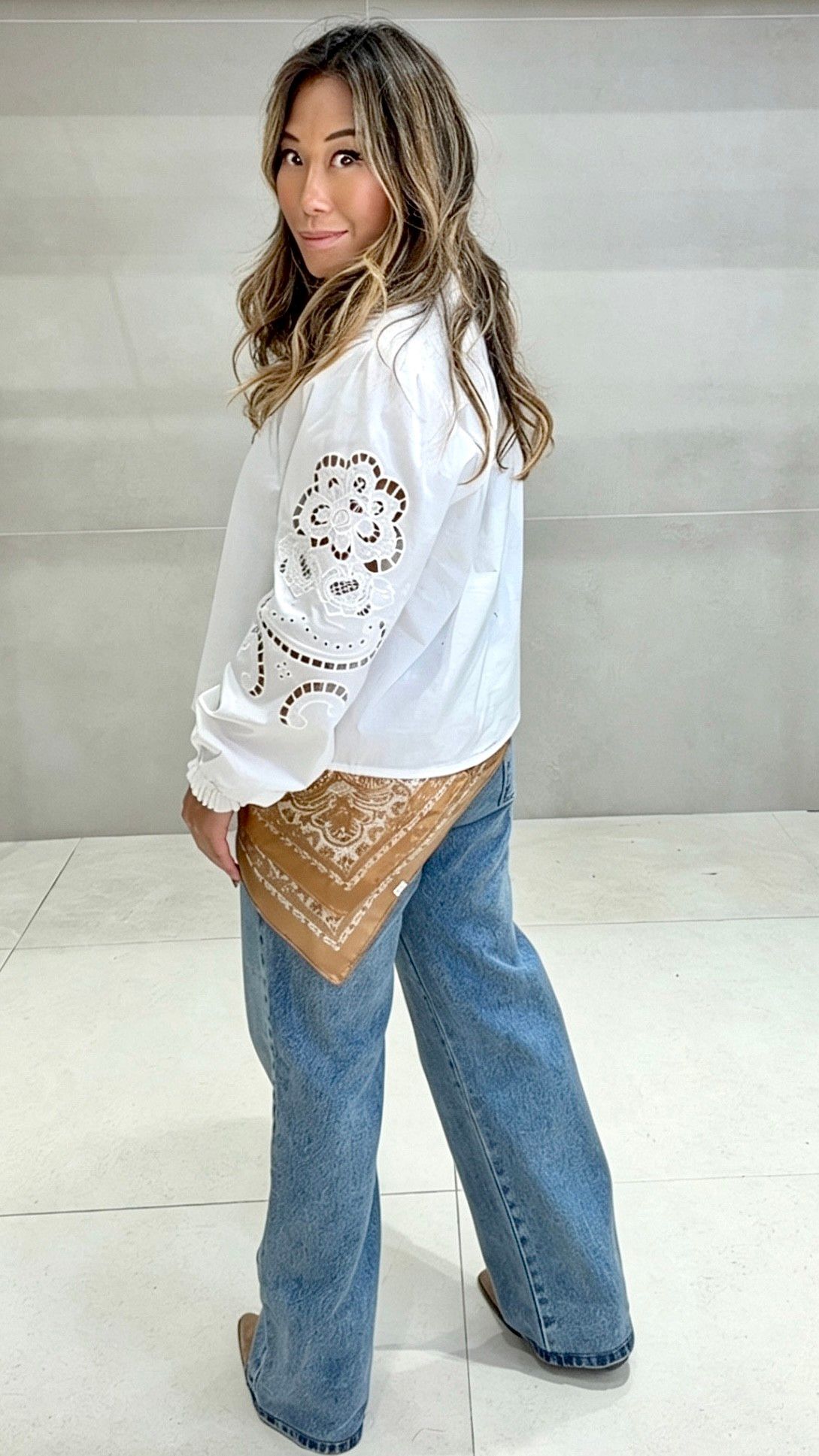 Blusa Tricoline Feminina com Detalhe Bordado Nina
