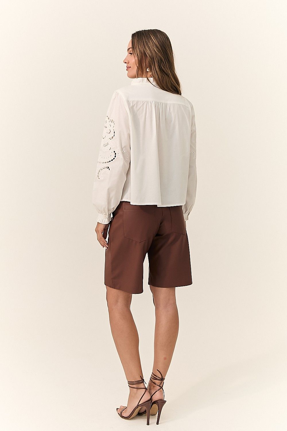 Blusa Tricoline Feminina com Detalhe Bordado Nina