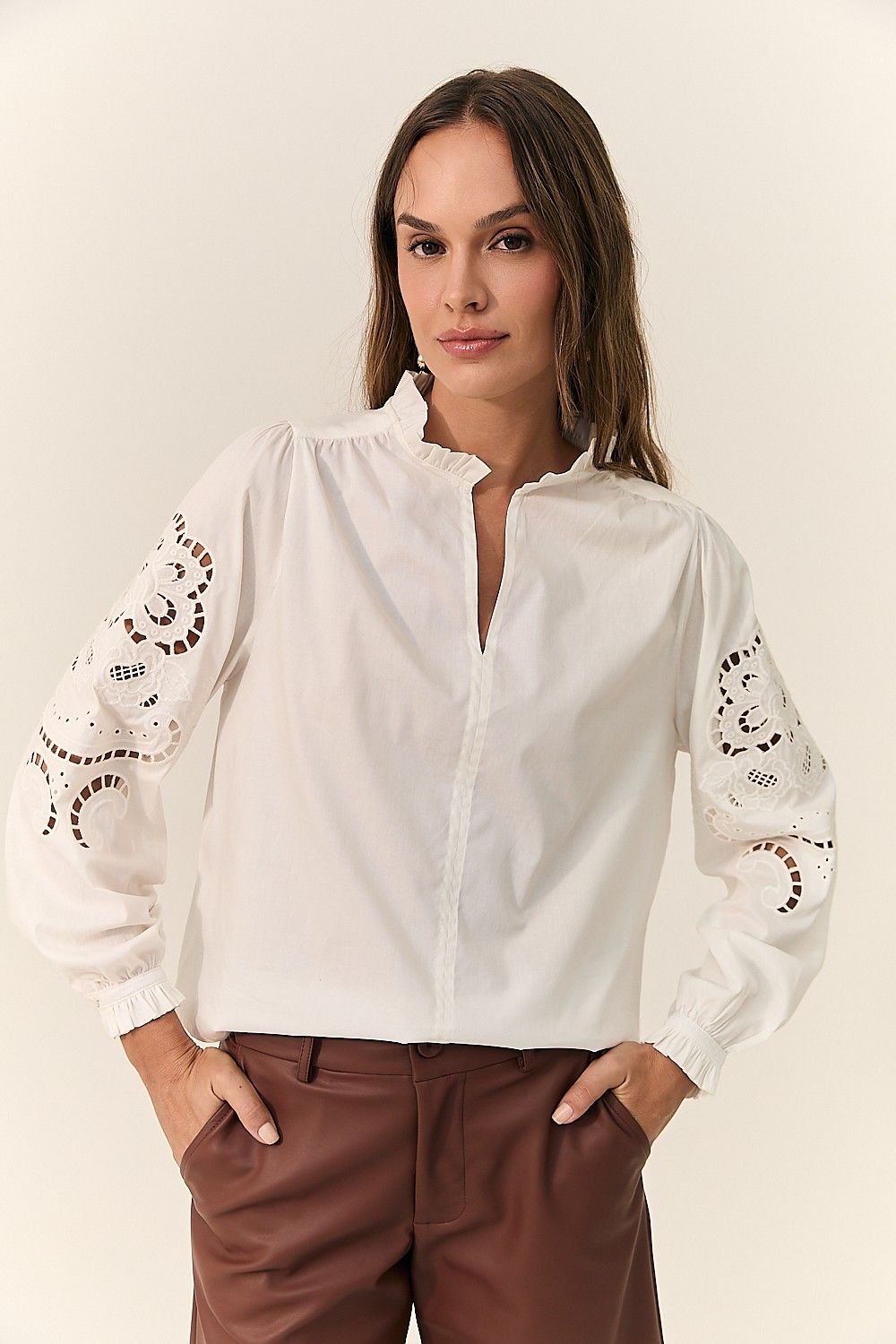 Blusa Tricoline Feminina com Detalhe Bordado Nina