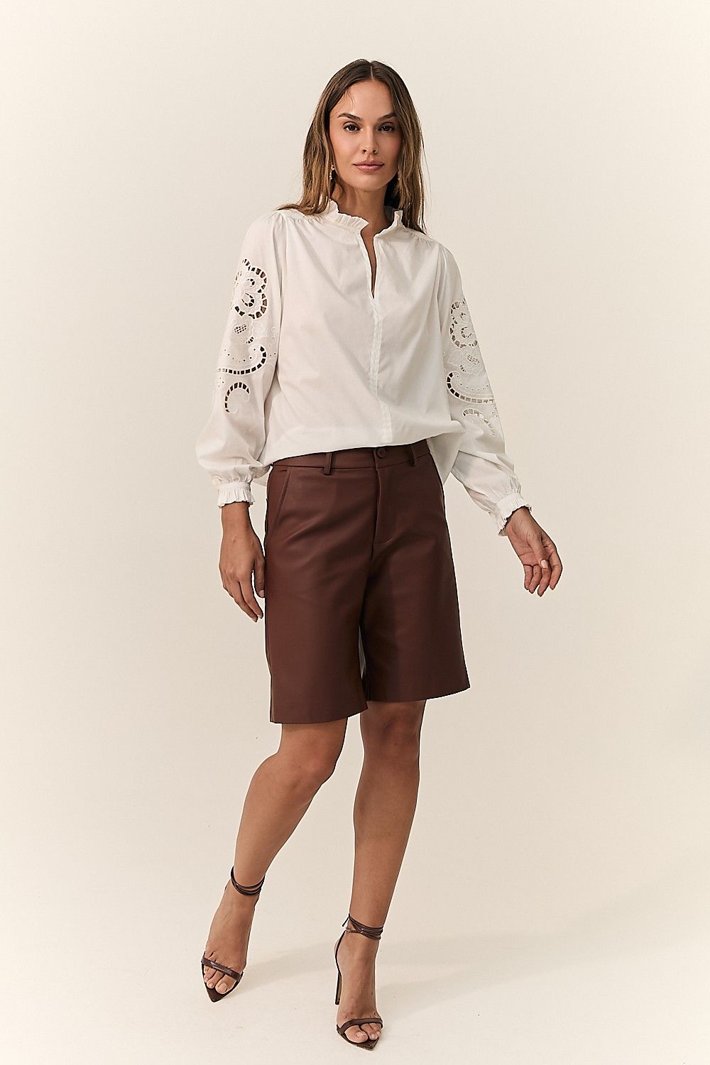 Blusa Tricoline Feminina com Detalhe Bordado Nina
