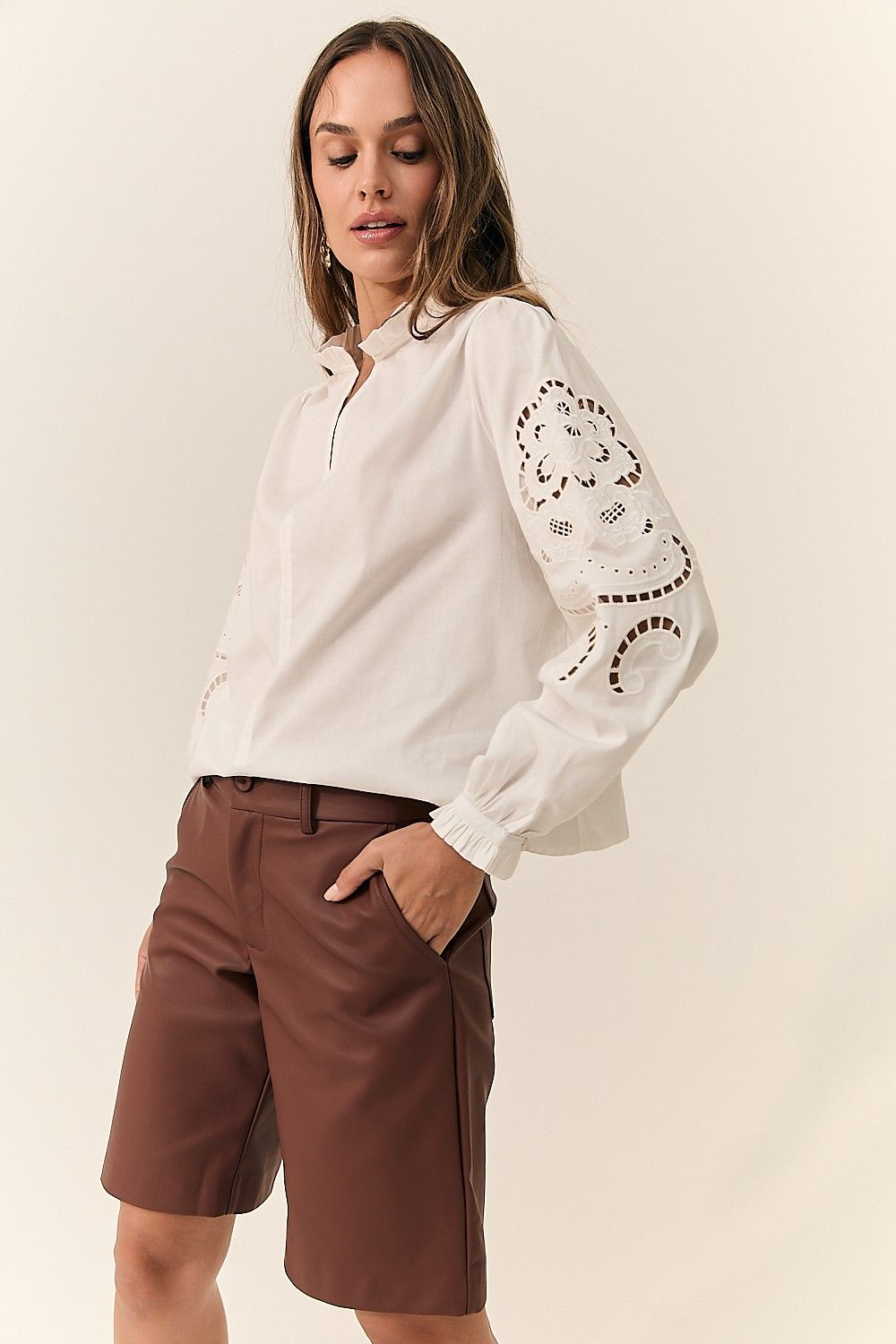Blusa Tricoline Feminina com Detalhe Bordado Nina