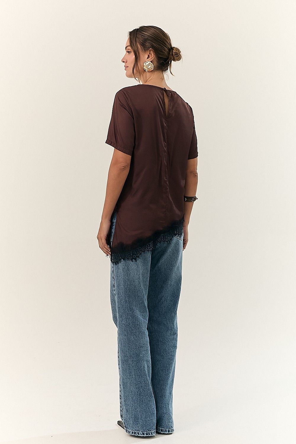 Camiseta Assimétrica com Renda Rebeca