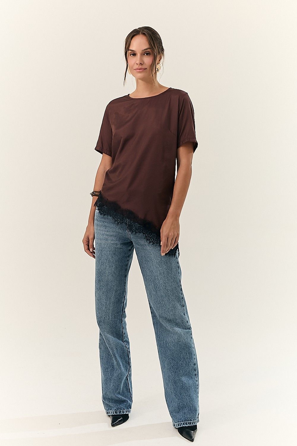 Camiseta Assimétrica com Renda Rebeca