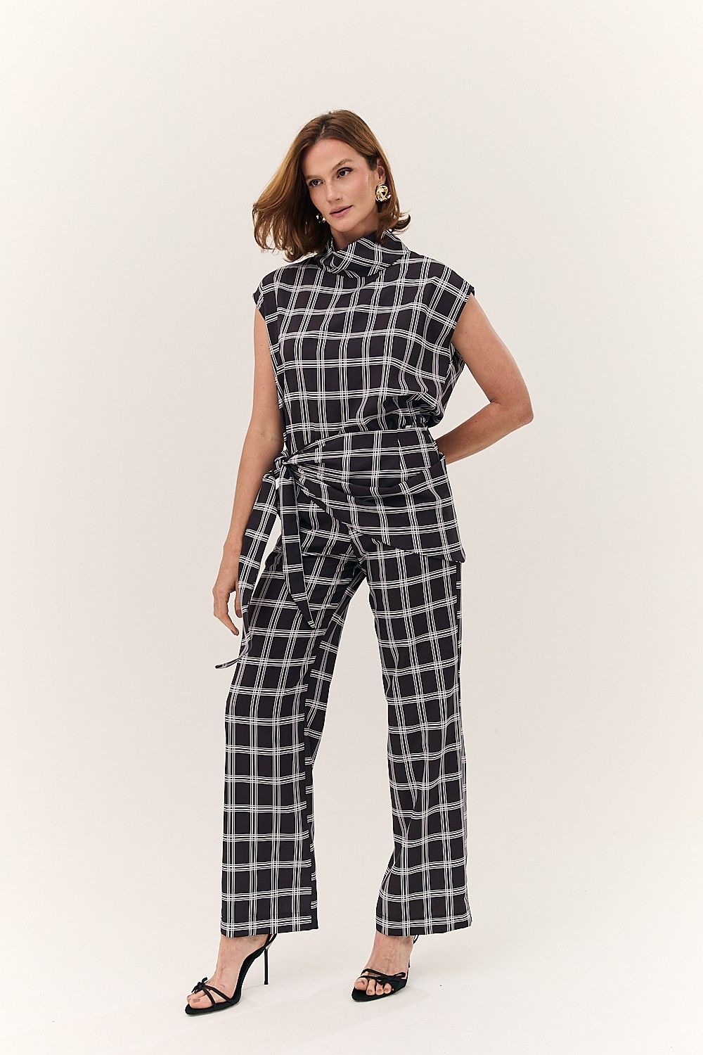 Blusa Feminina sem Manga e Gola Alta Xadrez Alana