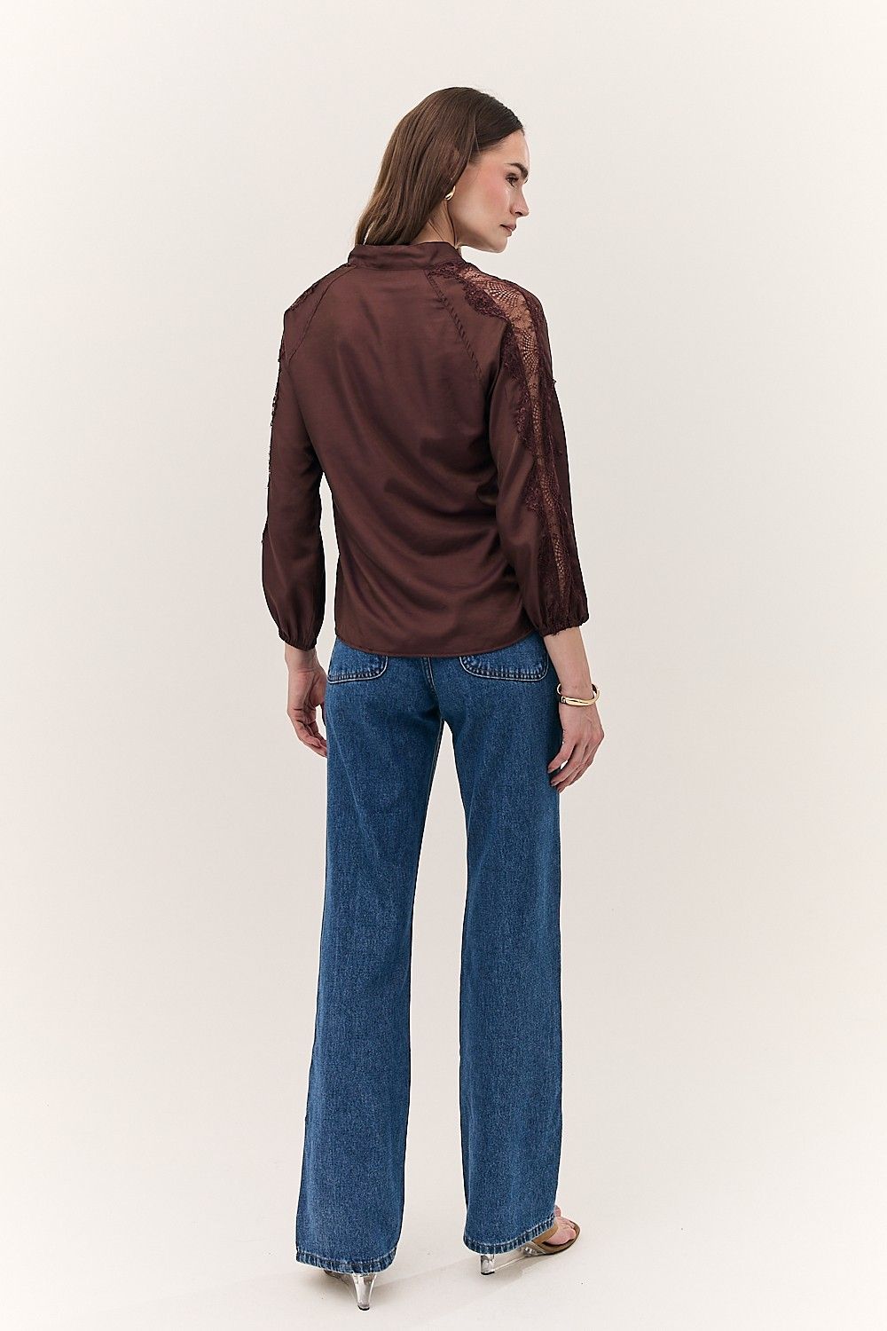 Blusa Feminina Com Gola Laco e Renda Cinthia  