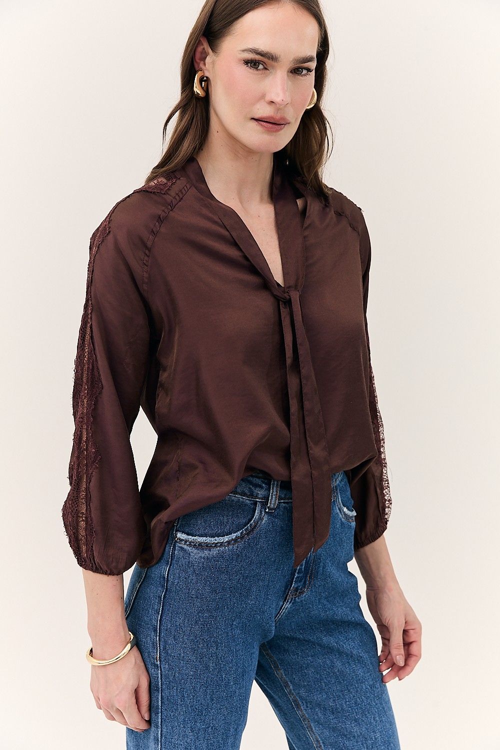 Blusa Feminina Com Gola Laco e Renda Cinthia  