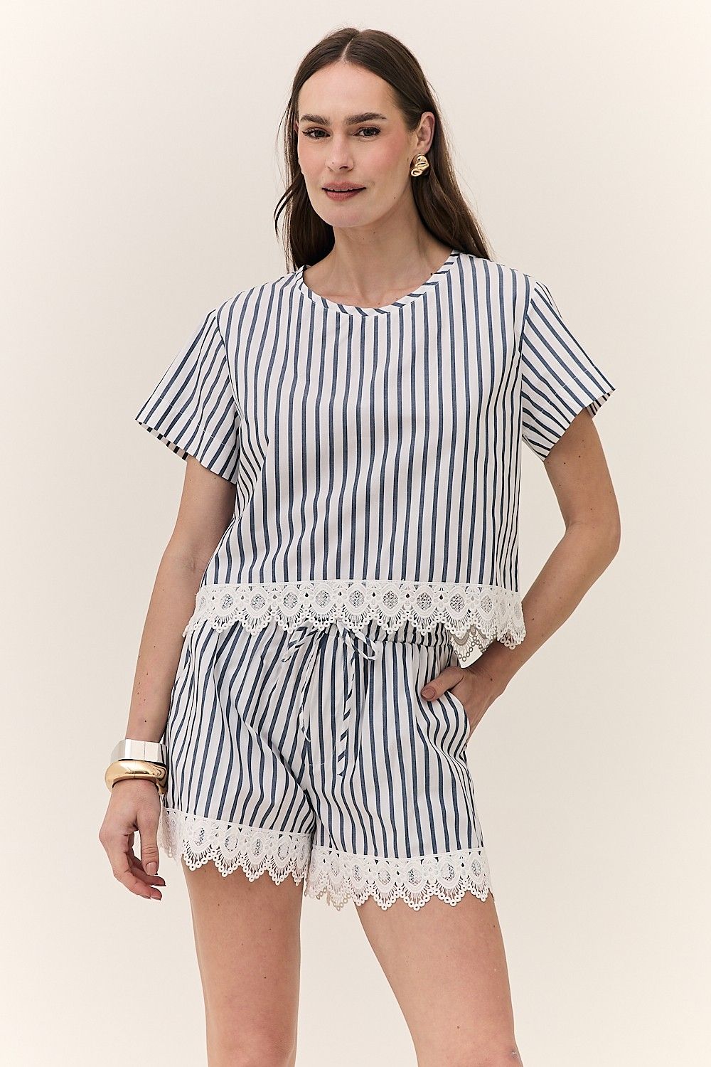 Camiseta Feminina Listrada com Renda Nara