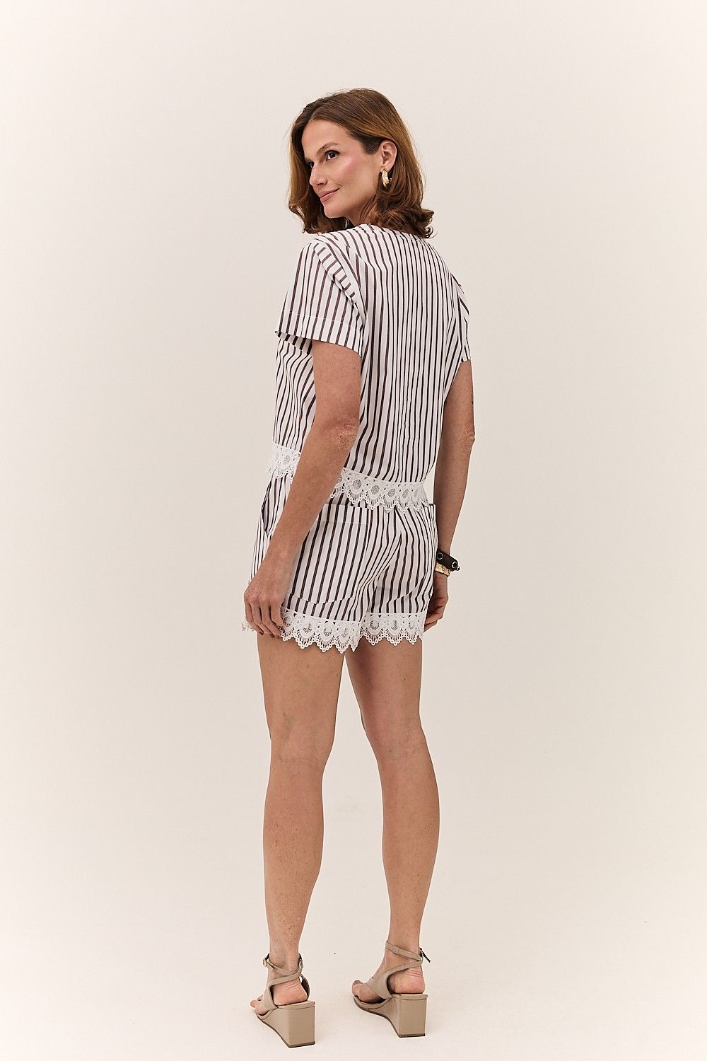 Camiseta Feminina Listrada com Renda Nara