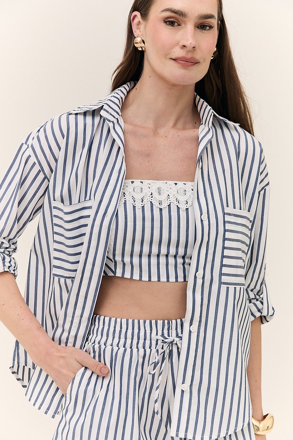 Short Feminino Listrado com Renda e Amarração Nara
