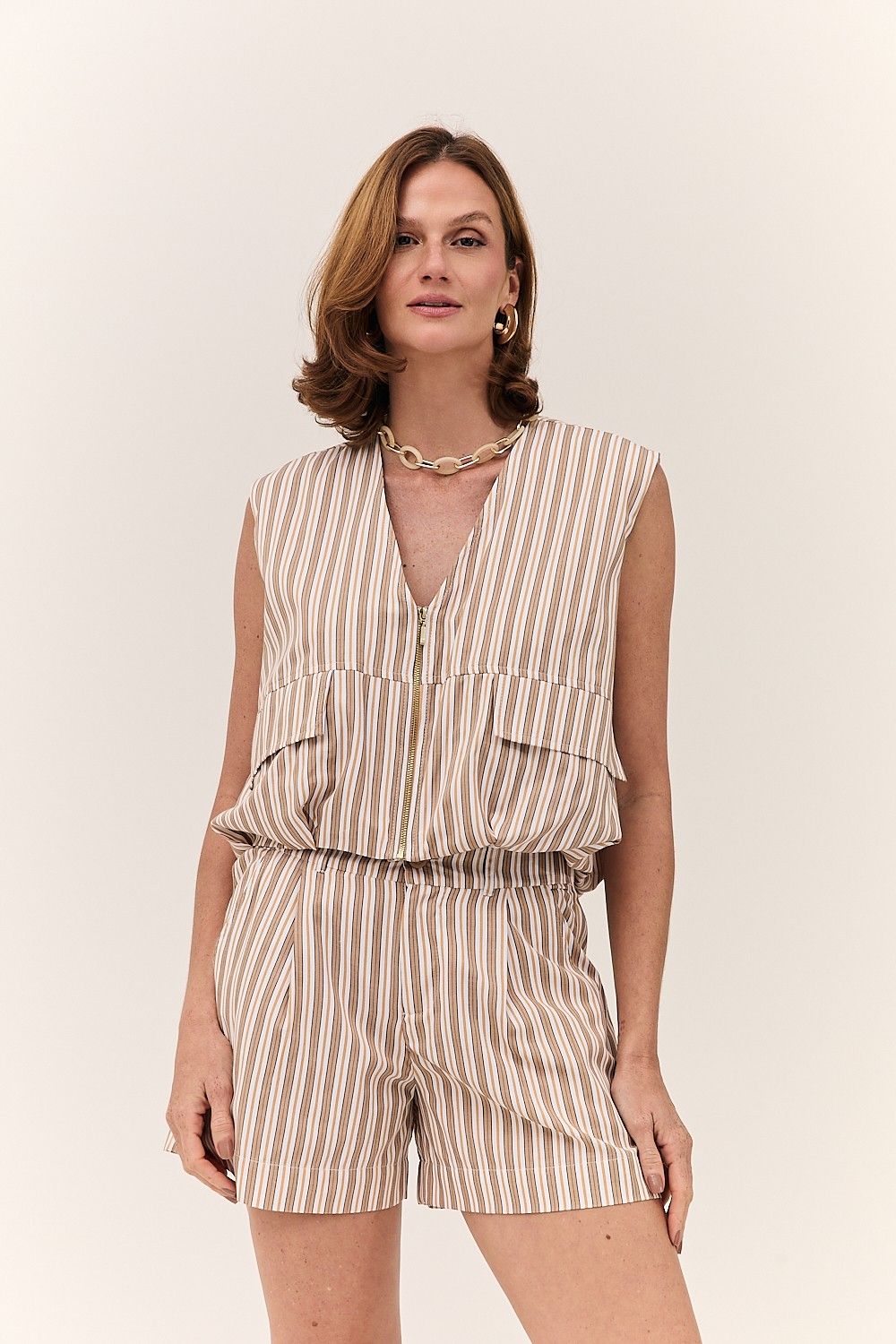 Short Feminina Listrado com Bolsos Malta