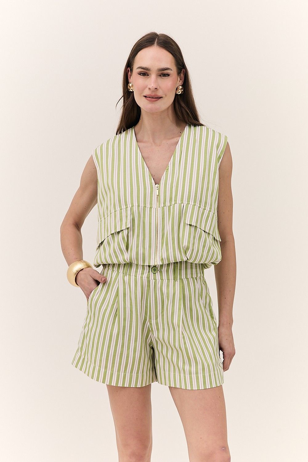 Short Feminina Listrado com Bolsos Malta