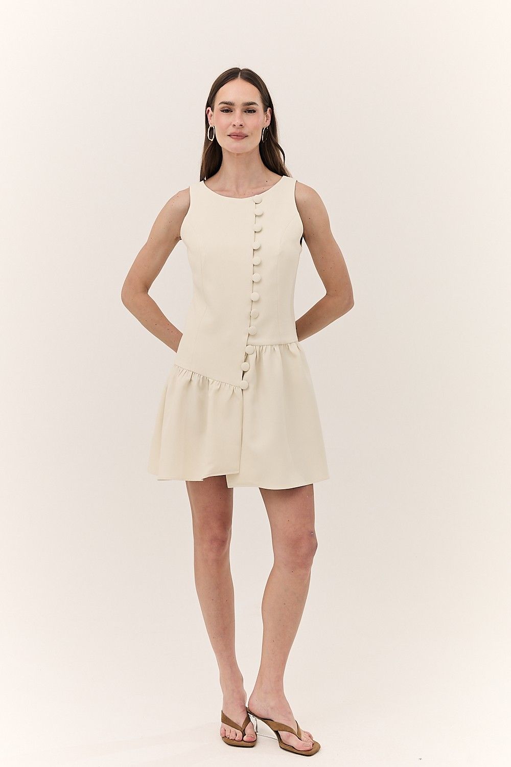 Vestido Curto Feminino com Babado e Botões Ventura
