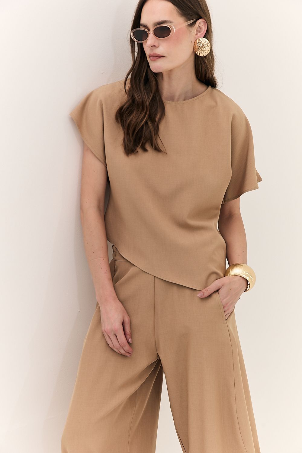 Calça Feminina Barrel com Bolsos Marina